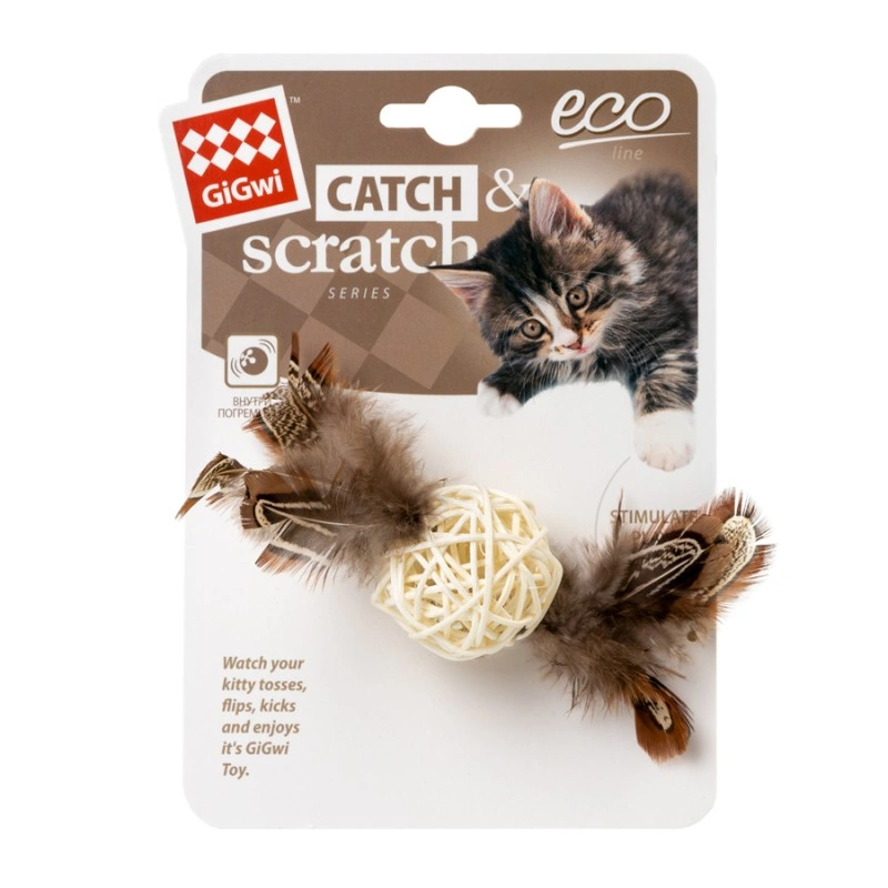 Іграшка для котів Плетений м'ячик з дзвіночком і пір'ями GiGwi Catch&scratch, пір'я, дерево, 13 см