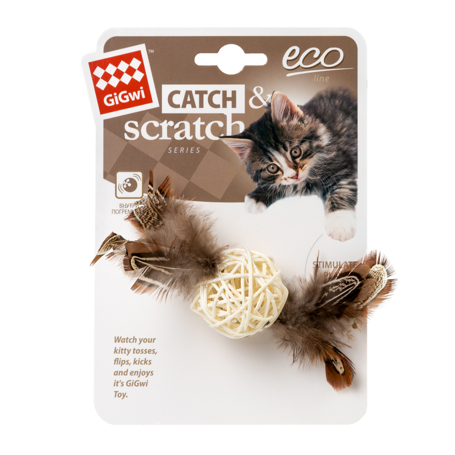 Іграшка для котів Плетений м'ячик з дзвіночком і пір'ями GiGwi Catch&scratch, пір'я, дерево, 13 см
