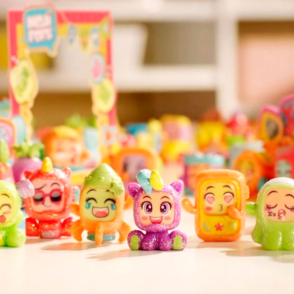 Набор фигурок Moji Pops S2 – Сияющий сюрприз Набор фигурок Moji Pops S2 – Сияющий сюрприз