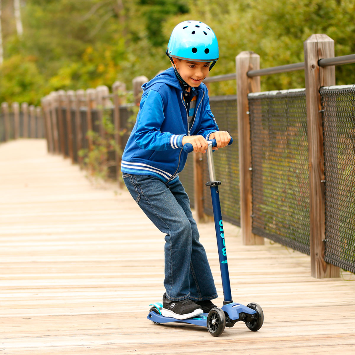 Micro Maxi Deluxe Series Scooter - Blue Micro Maxi Deluxe Series Scooter - Blue