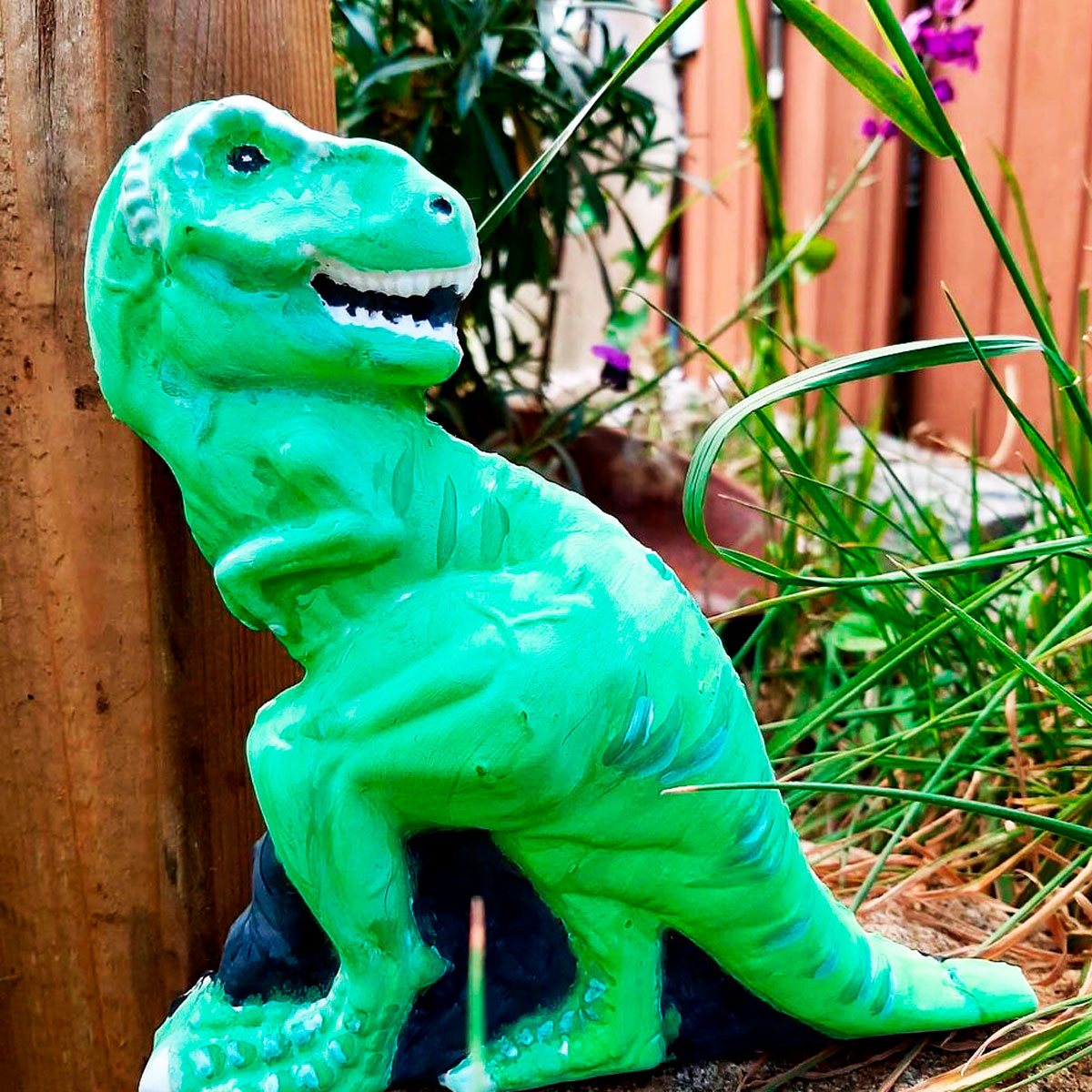 Set for creating a plaster figure - T-Rex with a skeleton