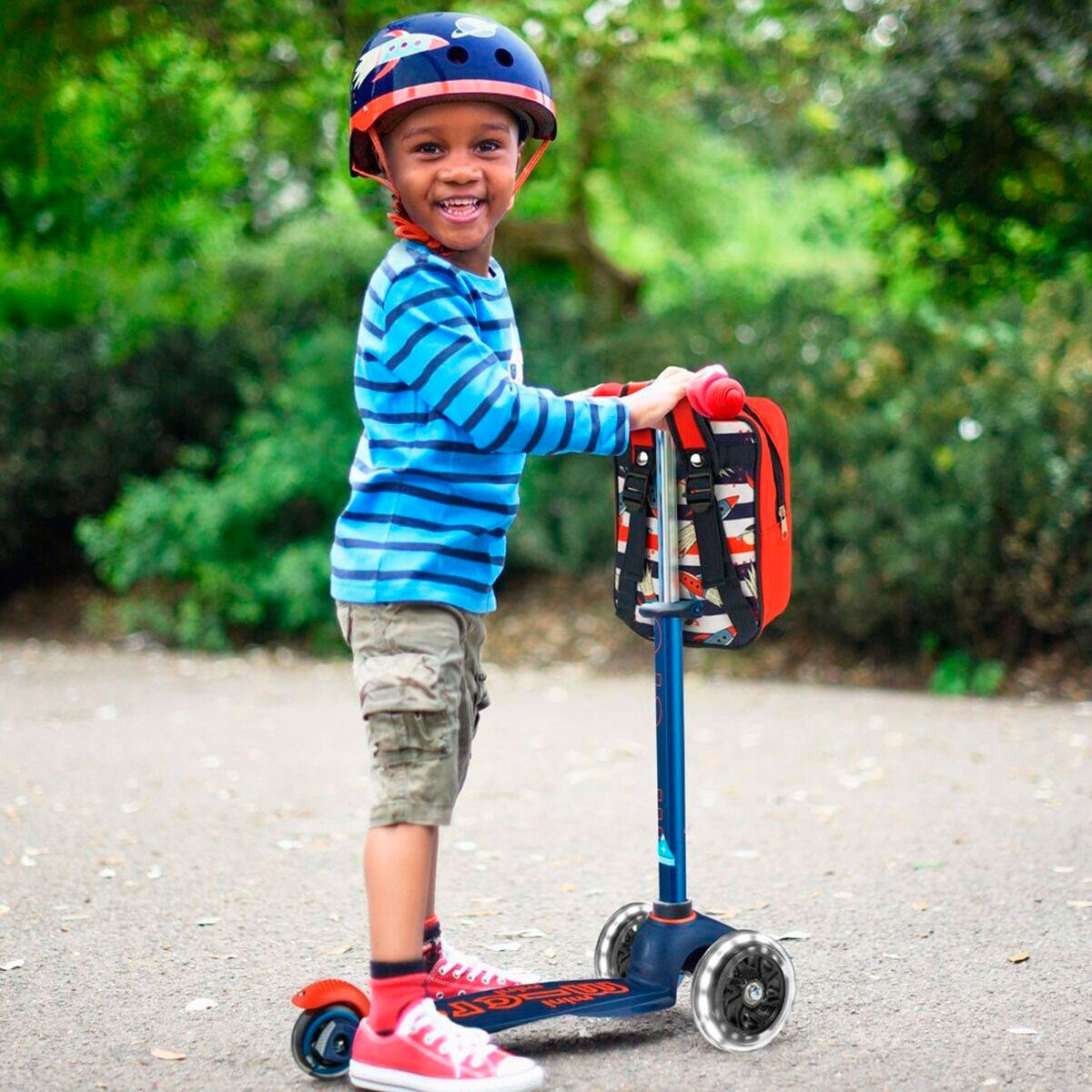 MICRO Series Mini Deluxe LED Scooter - Dark Blue MICRO Series Mini Deluxe LED Scooter - Dark Blue