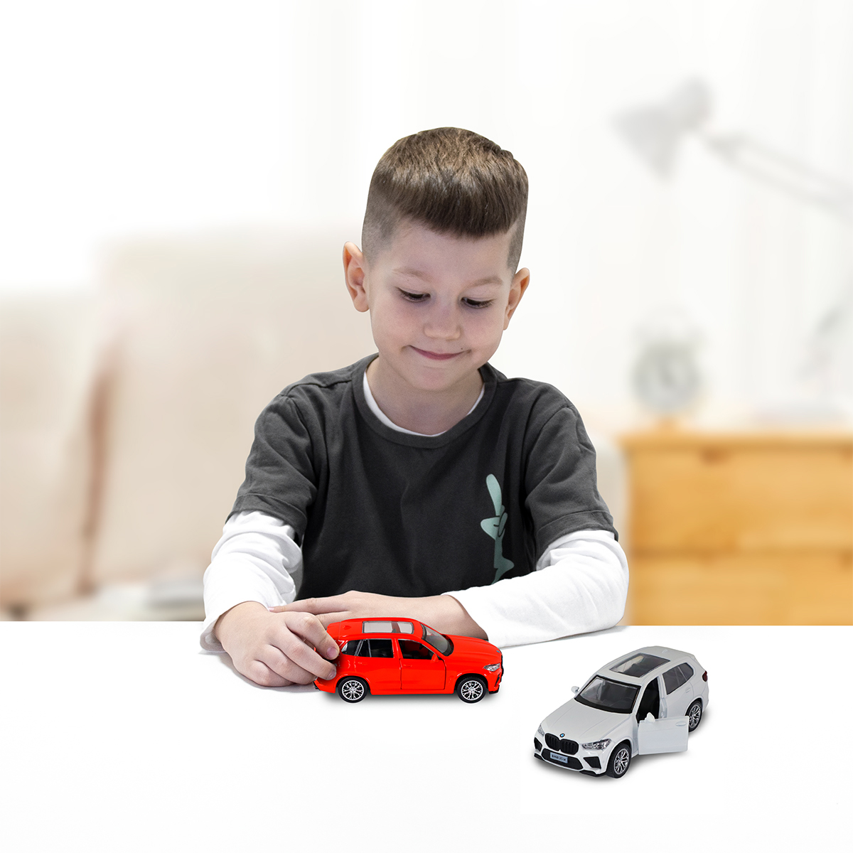 Car model – BMW X5 M (white, red) Car model – BMW X5 M (white, red)