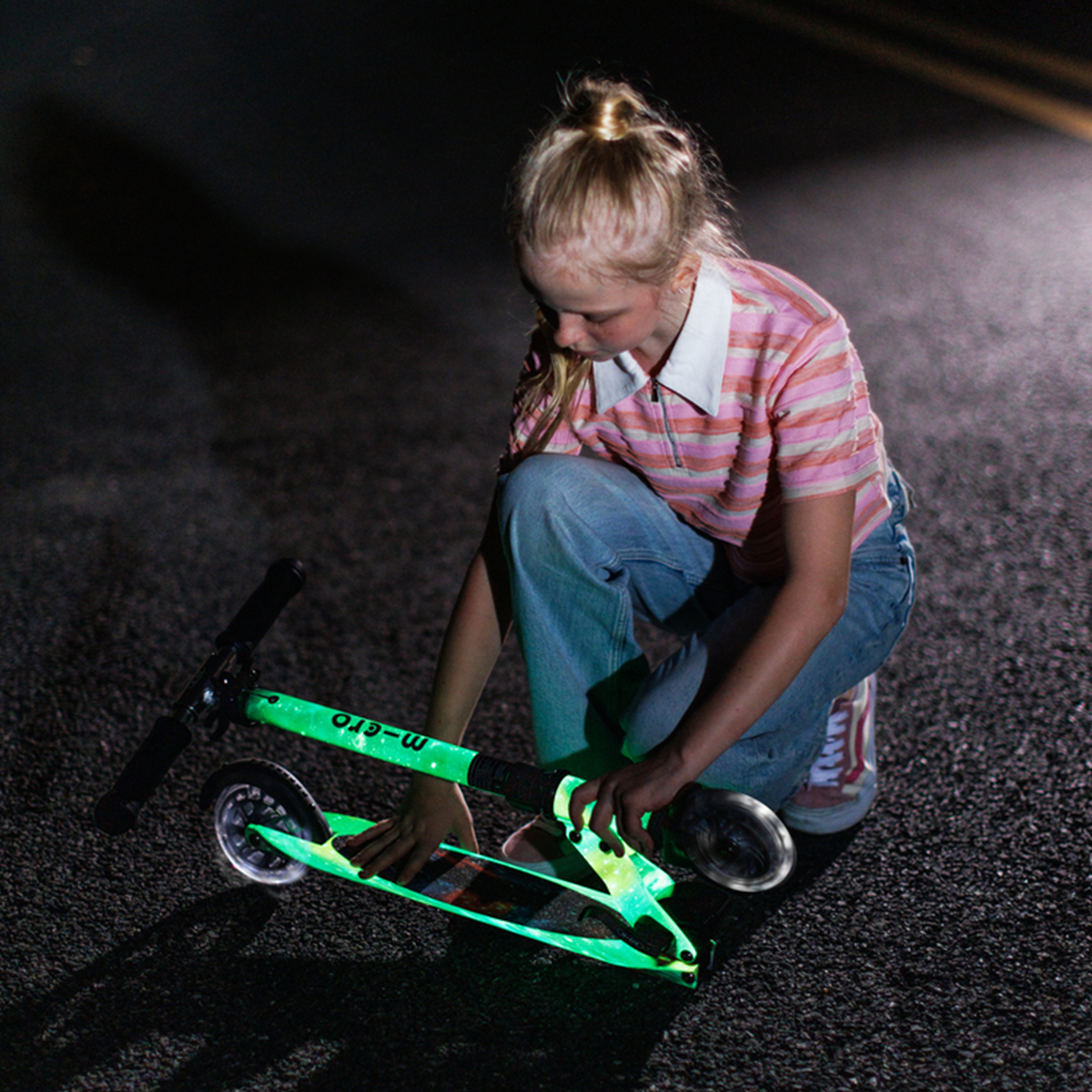 Самокат Micro серії Sprite Glow LED Art Collection – Космос