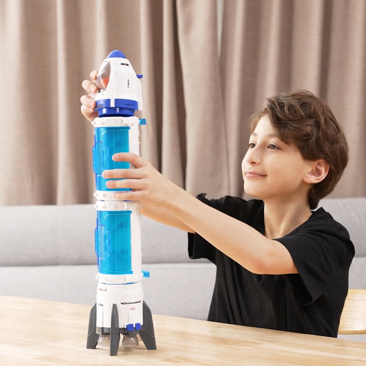 Play set with figurine - The main mission "Launch Rocket" Play set with figurine - The main mission "Launch Rocket"